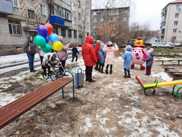 В Кургане открылась новая детская площадка